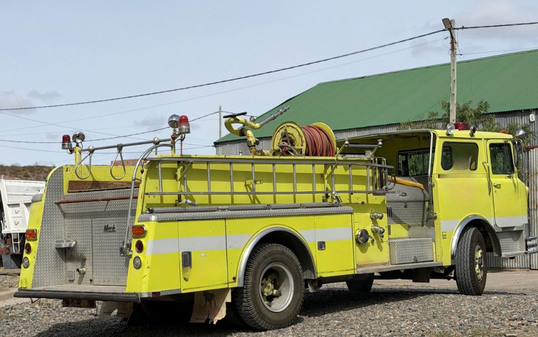 
								Mack Custom Built full									