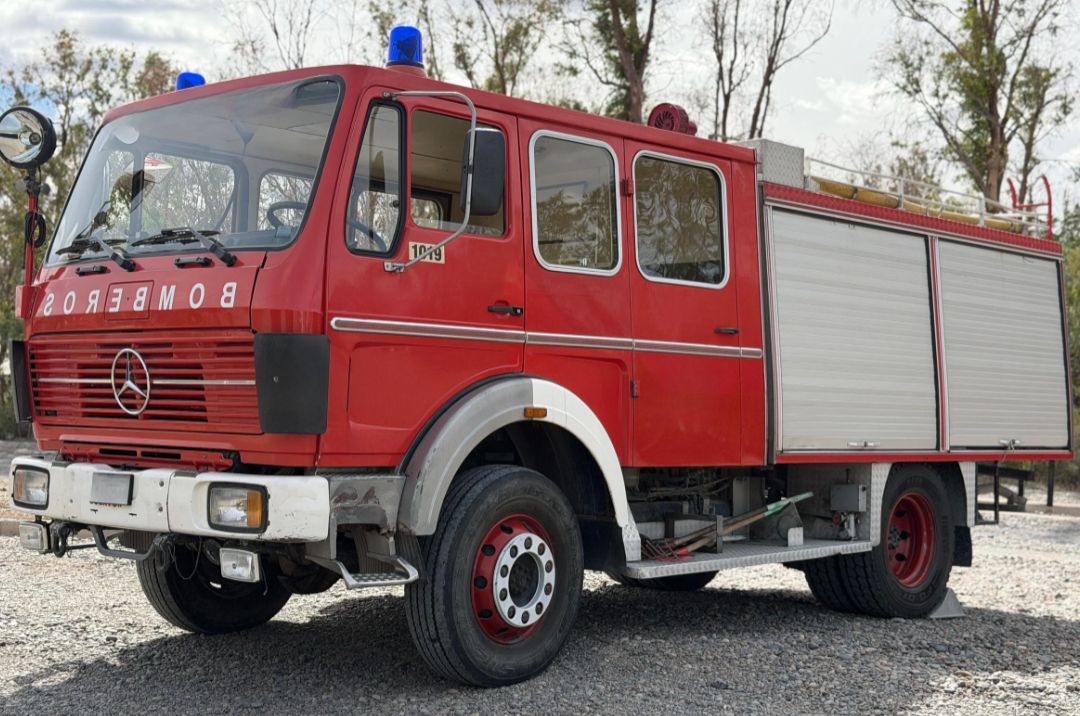 
								Mercedes-Benz 1019 4×4 full									