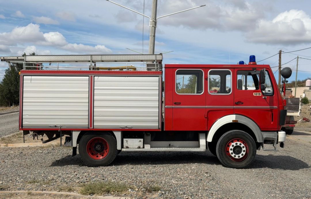 
								Mercedes-Benz 1019 4×4 full									