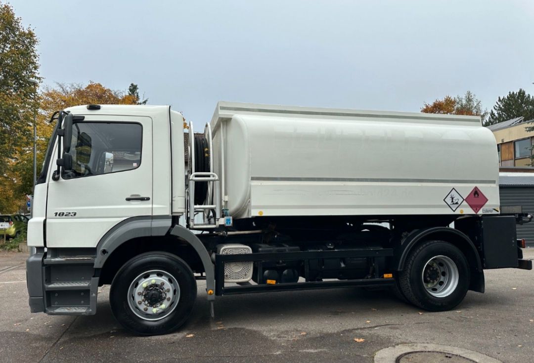 
								Mercedes-Benz AXOR 1823 full									